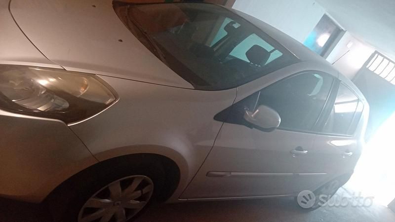 Usata Renault Clio II 58 CV (42 kW) 2010 Grigio Berlina