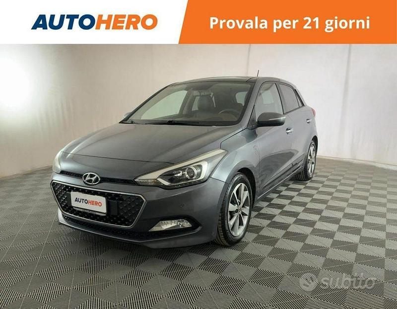 Grigio Usata 2016 Hyundai i20 Style Tre volumi | 8499 € (Buon prezzo) - Immagine 1/2