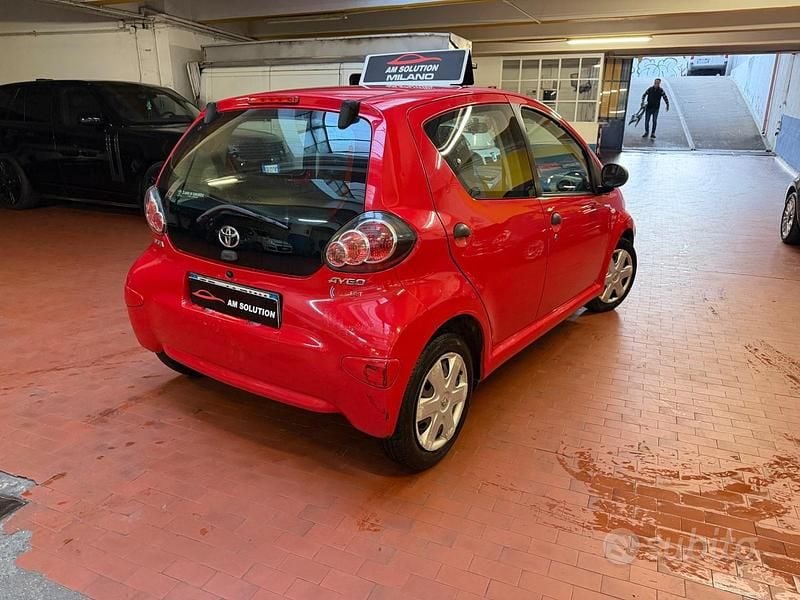 Usata Toyota Aygo 68 CV (50 kW) 2011 Rosso Utilitaria