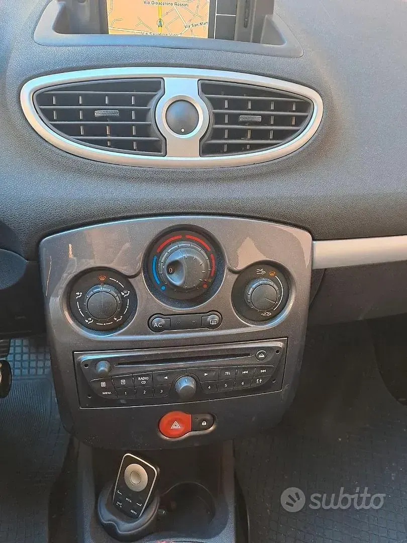 Usata Renault Clio 68 CV (50 kW) 2011 Blu Berlina