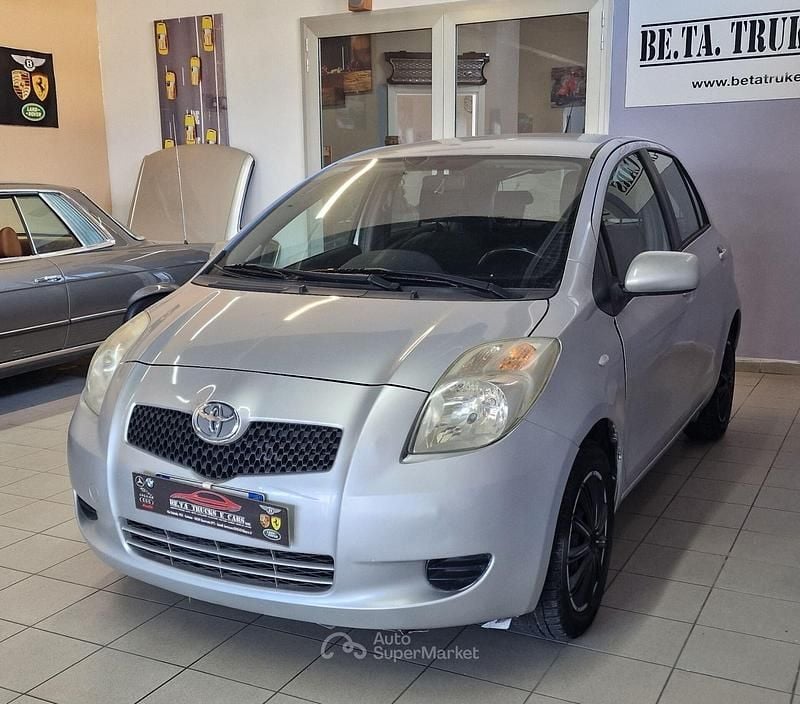 Usata Toyota Yaris Sol 69 CV (50 kW) 2007 Grigio Berlina