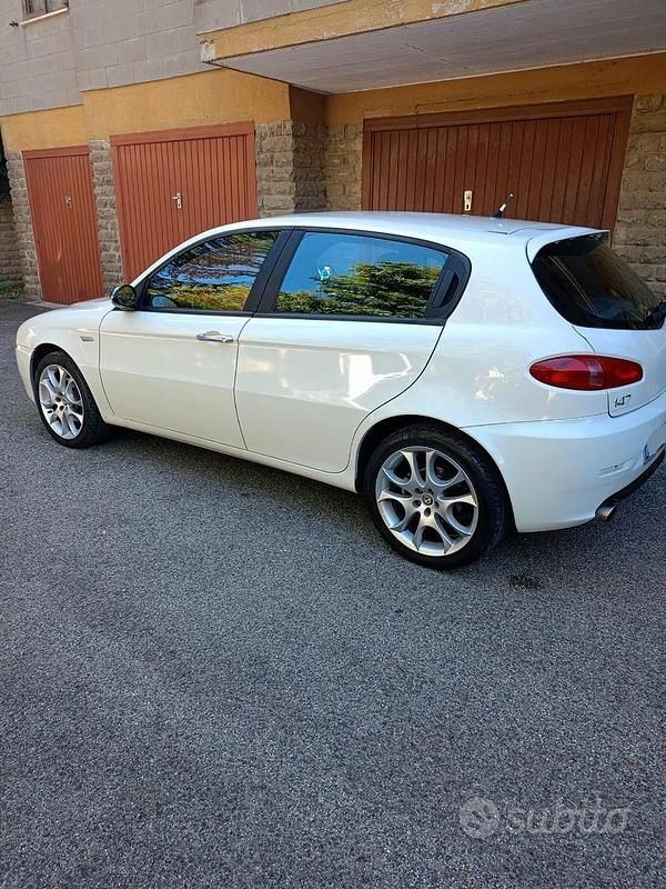 Usata 2009 Alfa Romeo 147 Utilitaria | 1800 € (Ottimo prezzo) - Immagine 1/4