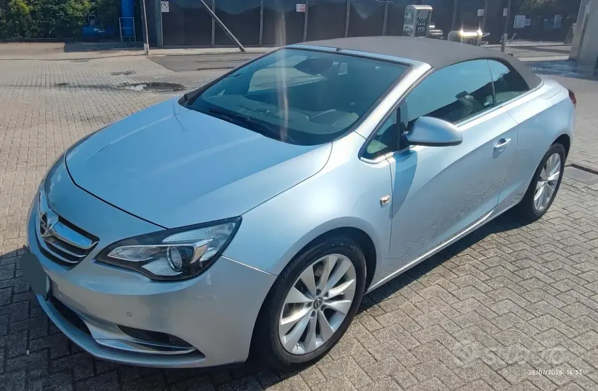 Usata Opel Cascada Cosmo 170 CV (125 kW) 2016 Bluazzurro Cabrio