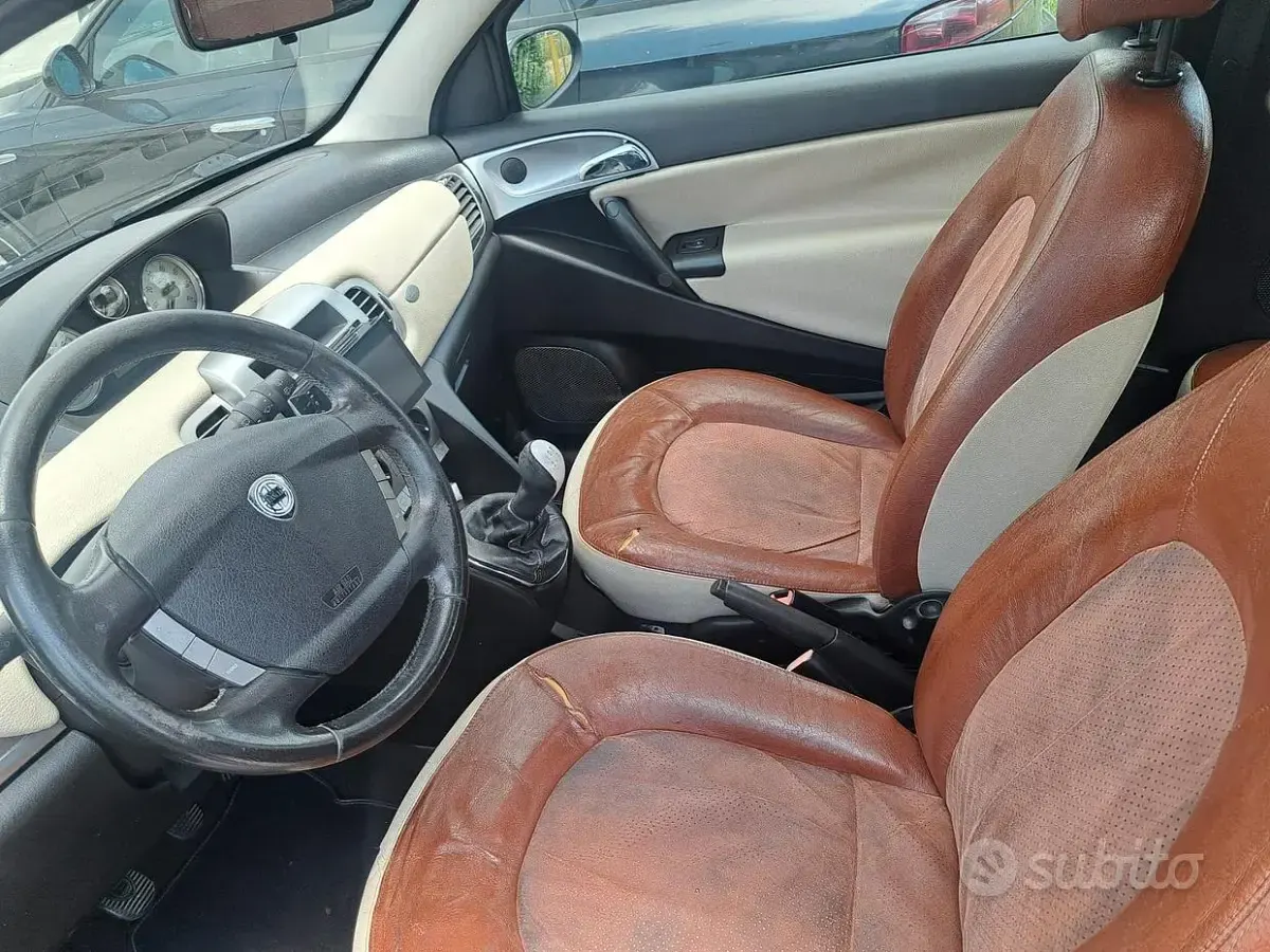 Usata Lancia Ypsilon 90 CV (66 kW) 2008 Nero Utilitaria
