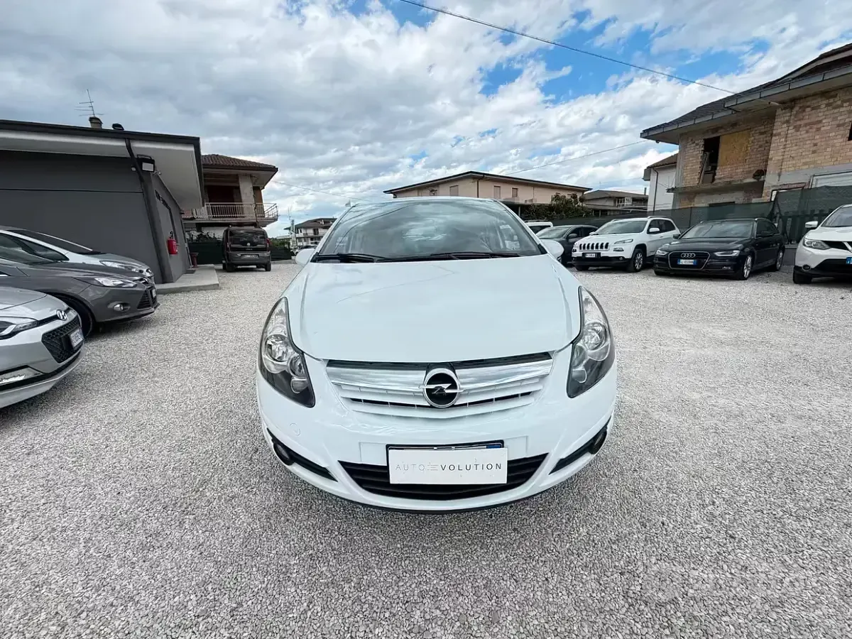 Usata Opel Corsa 95 CV (69 kW) 2011 Bianco Utilitaria