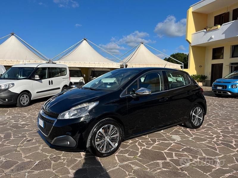 Nero Usata 2016 Peugeot 208 Allure Due volumi | 7500 € (Cara) - Immagine 1/4