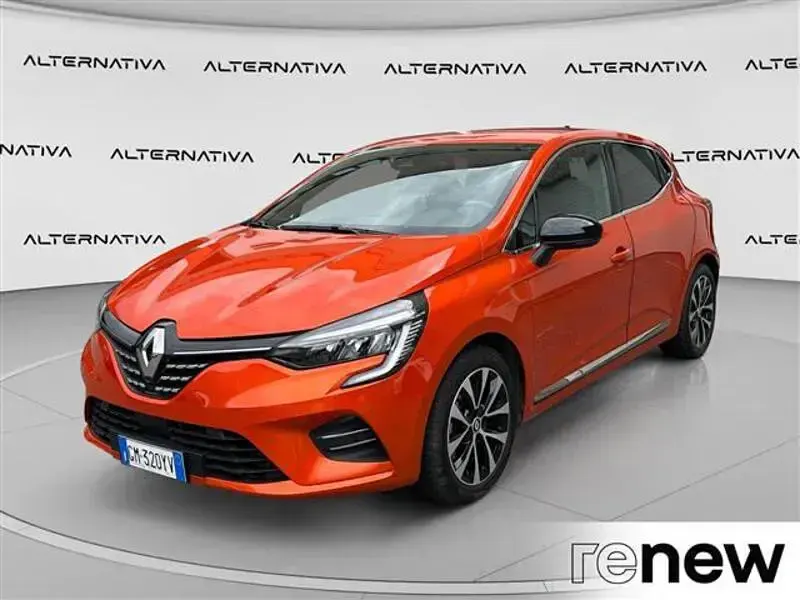 Käytetty Renault Clio V Techno 145 HP (106 kW) 2023 Oranssi Sedan