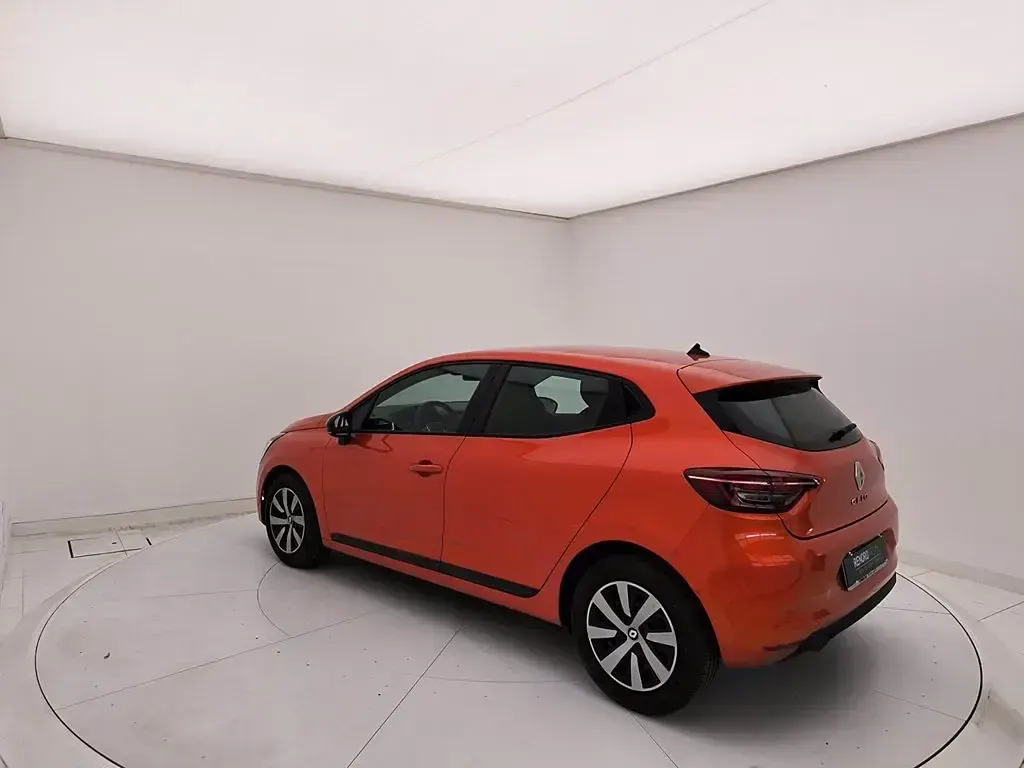 Usata Renault Clio V SE 67 CV (49 kW) 2023 Arancione