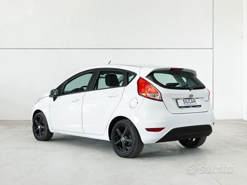 Usata Ford Fiesta 75 CV (55 kW) 2014 Bianco Utilitaria