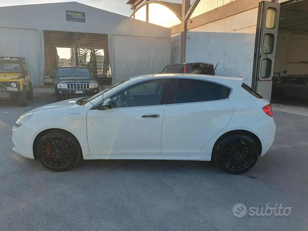 Usata Alfa Romeo Giulietta Quadrifoglio Verde 120 CV (88 kW) 2015 Bianco Utilitaria