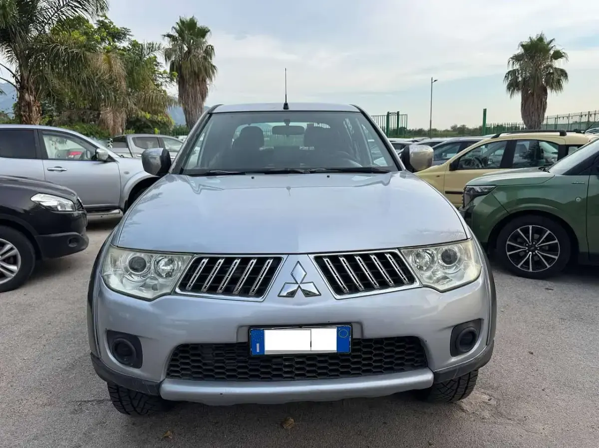 Usata Mitsubishi L200 Intense 136 CV (100 kW) 2014 Argento Pick-up