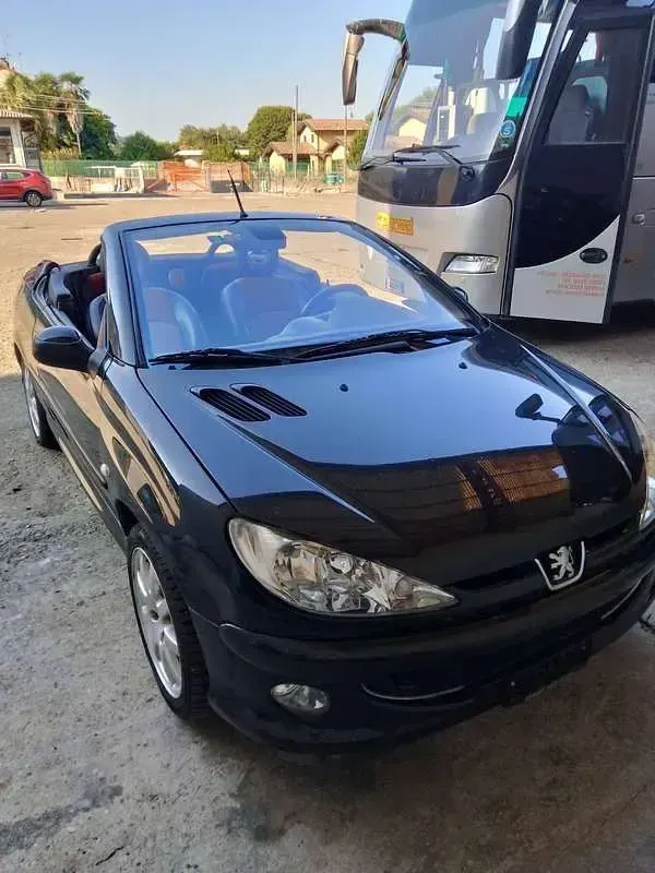 Usata Peugeot 206 CC 136 CV (100 kW) 2004 Nero Cabrio