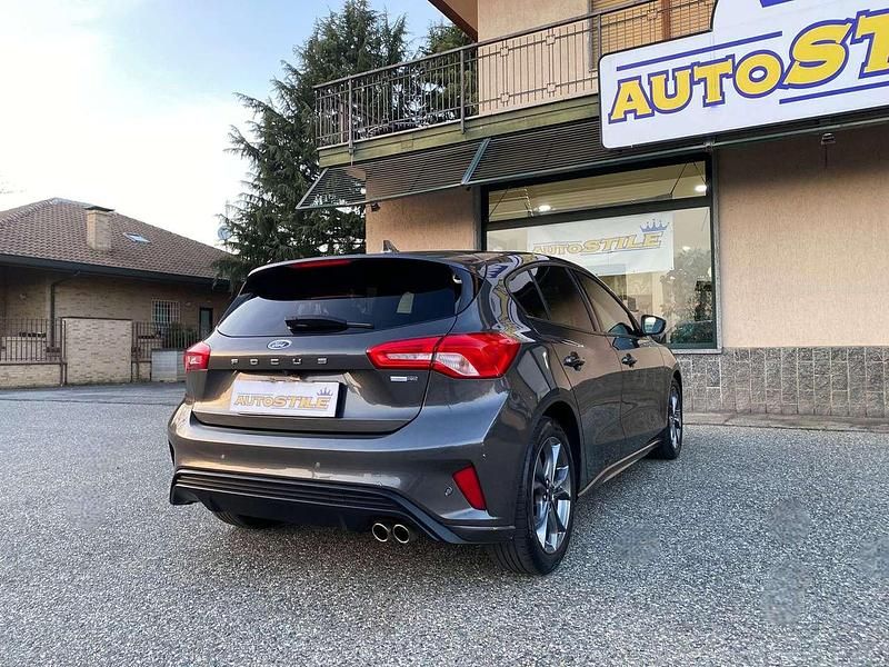 Usata Ford Focus ST-Line 125 CV (91 kW) 2022 Grey magnetic Berlina