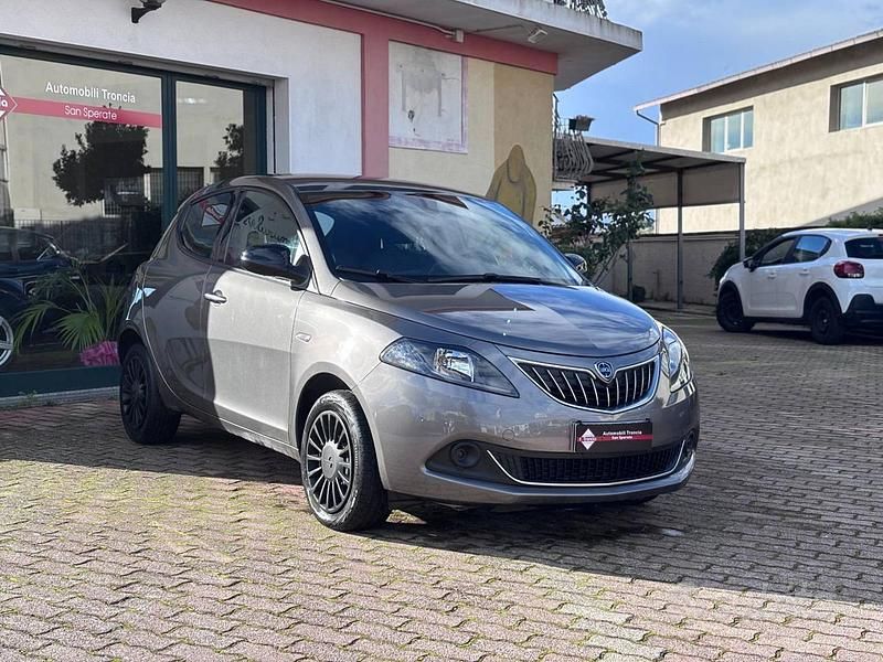 Grigio Usata 2022 Lancia Ypsilon S Due volumi | 11.900 € (Buon prezzo) - Immagine 1/4