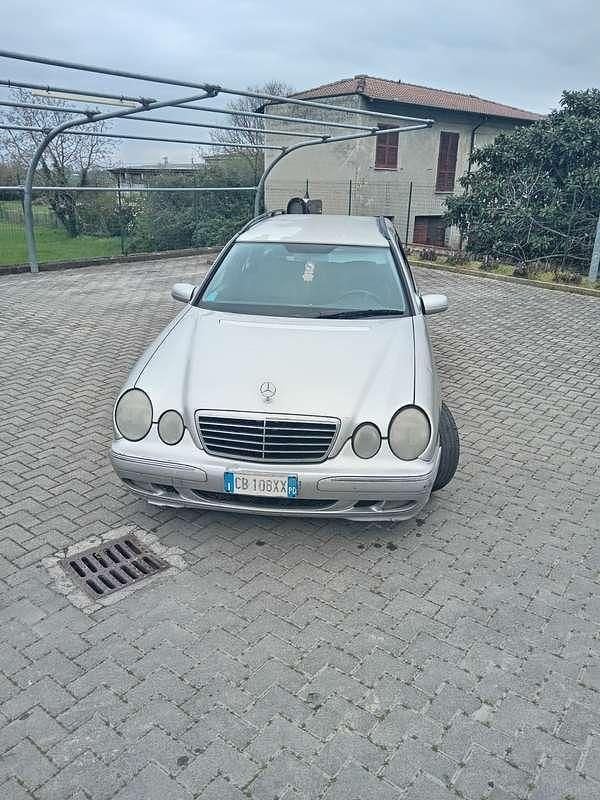 Usata Mercedes E220 Avantgarde 143 CV (105 kW) 2002 Station wagon