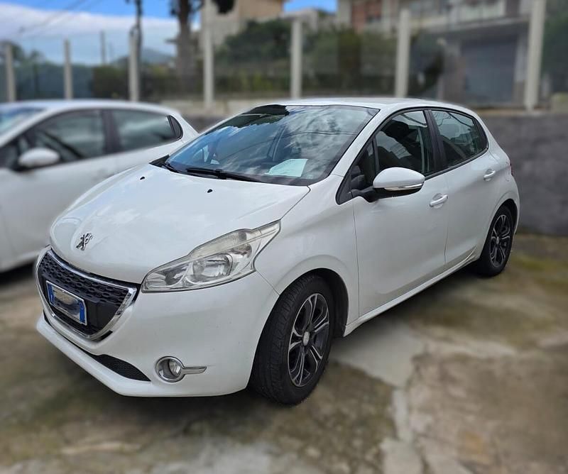 Usata Peugeot 208 Allure 82 CV (60 kW) 2014 Bianco Utilitaria