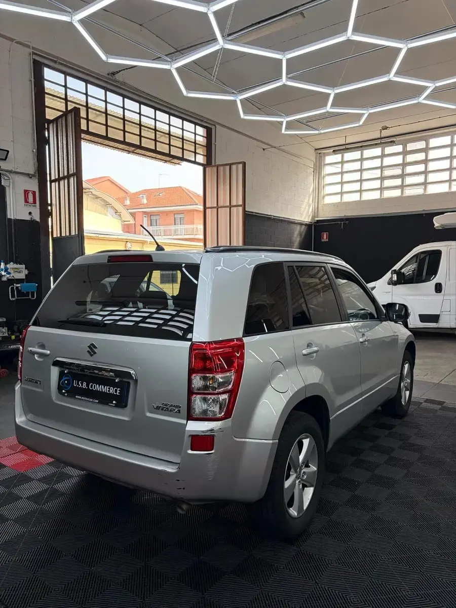 Usata Suzuki Grand Vitara 129 CV (94 kW) 2012 Argento SUV
