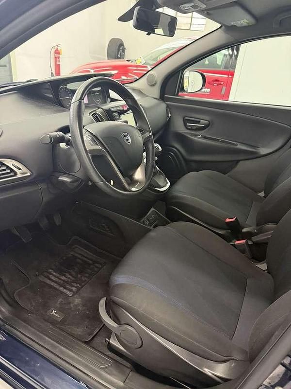 Usata Lancia Ypsilon Gold 69 CV (50 kW) 2021 Beige Utilitaria