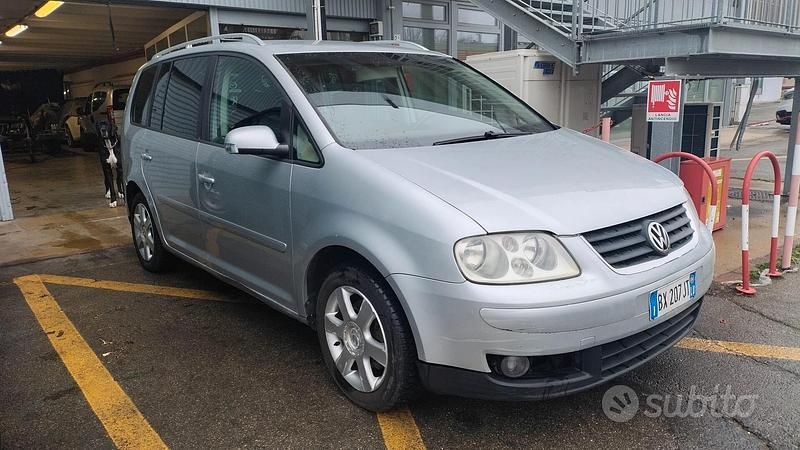 Usata VW Touran Highline 101 CV (74 kW) 2003 Grigio Monovolume