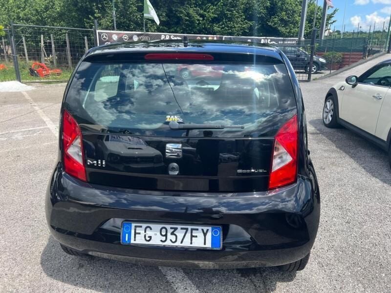 Usado Seat Mii Chic 68 CV (50 kW) 2016 Negro Utilitario