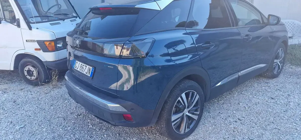 Usata Peugeot 3008 Allure 181 CV (133 kW) 2022 Blu/azzurro SUV