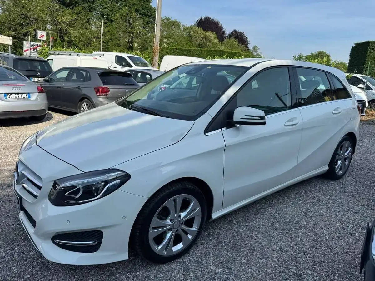 Usata Mercedes B180 Business 109 CV (80 kW) 2017 Other Utilitaria