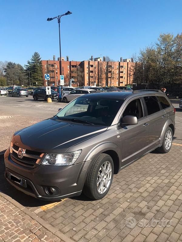 Usata Fiat Freemont Lounge 170 CV (125 kW) 2013 Grigio SUV