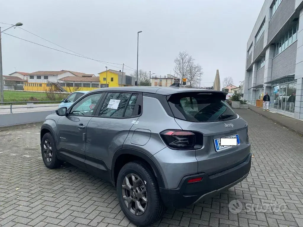 Nuova Jeep Avenger Longitude 101 CV (74 kW) 2026 Grigio SUV