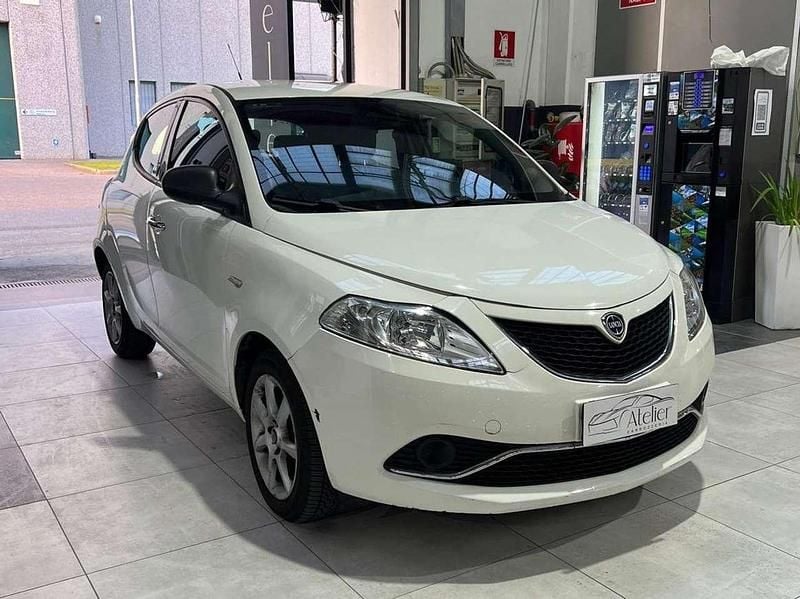 Usata Lancia Ypsilon 69 CV (50 kW) 2016 Bianco Utilitaria