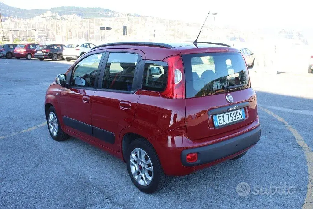Usata Fiat Panda Lounge 95 CV (69 kW) 2015 Rosso Utilitaria