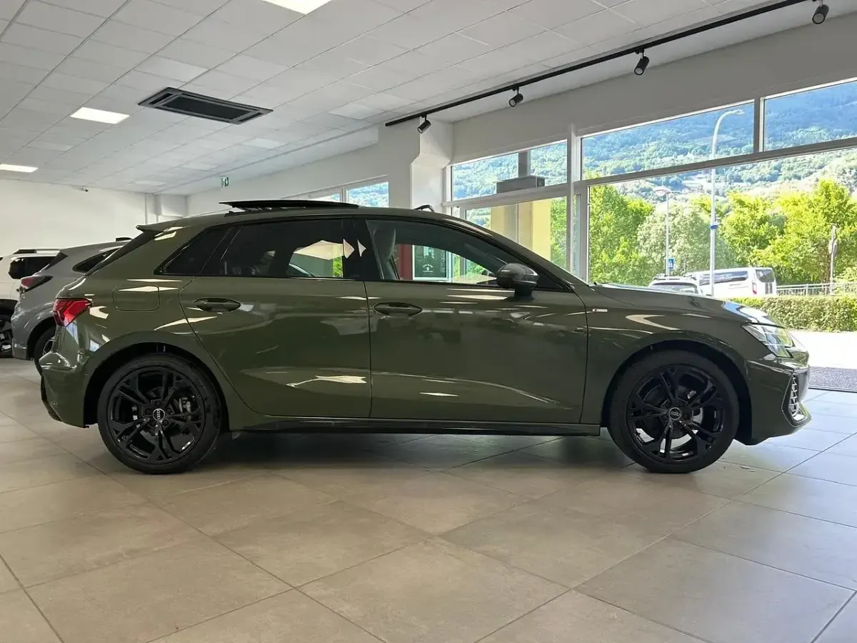 Nuova Audi A3 Ambiente 150 CV (110 kW) 2025 Verde Berlina