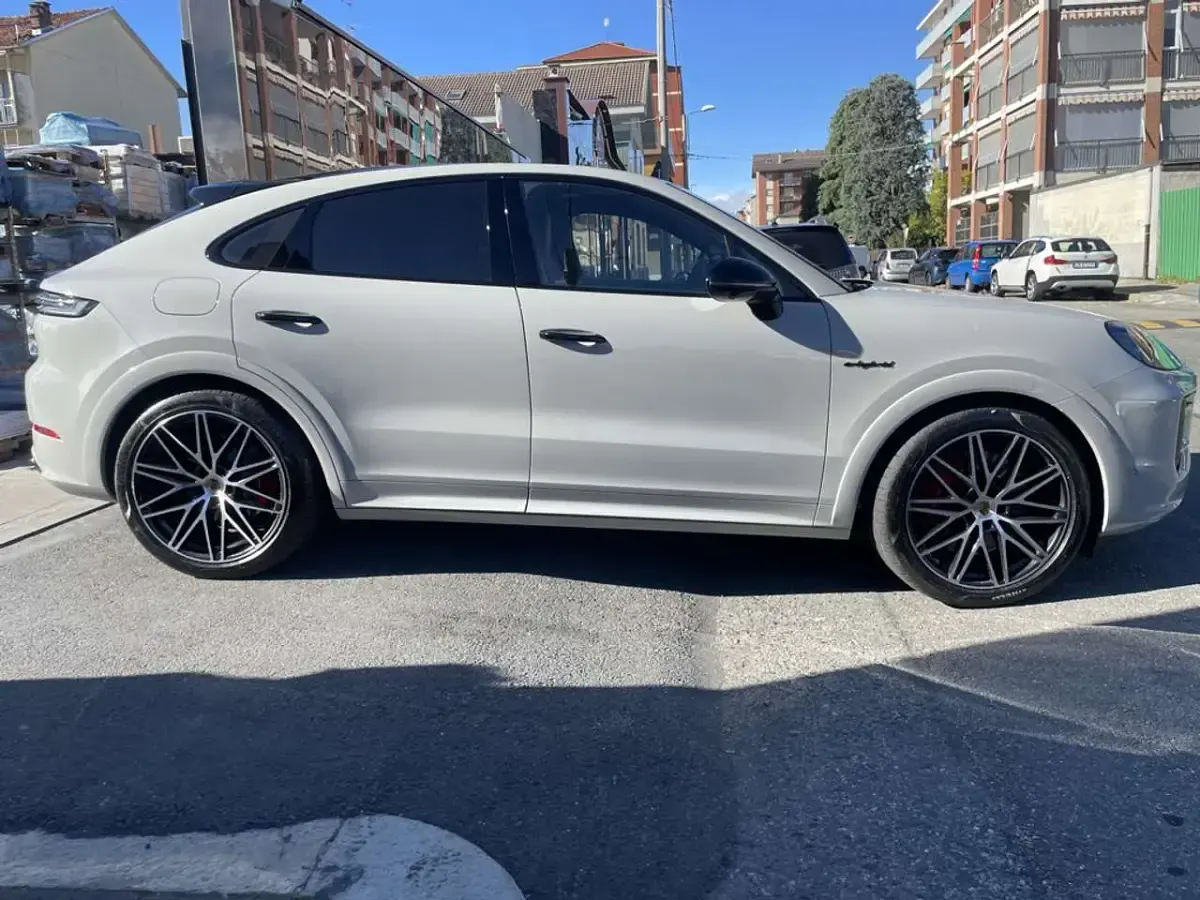 Usata Porsche Cayenne 354 CV (260 kW) 2024 Gesso SUV