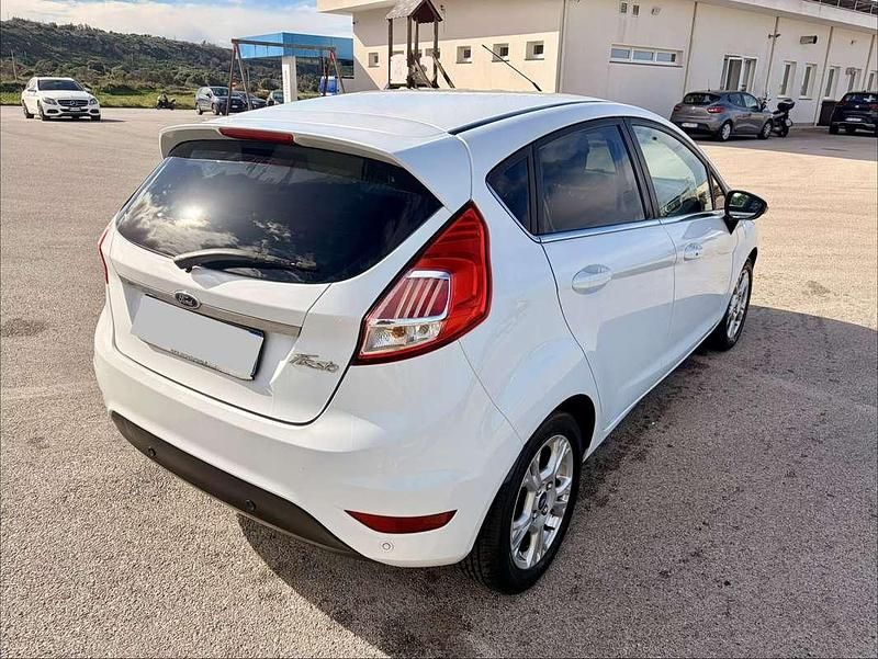 Usata Ford Fiesta Titanium 75 CV (55 kW) 2016 Bianco Berlina