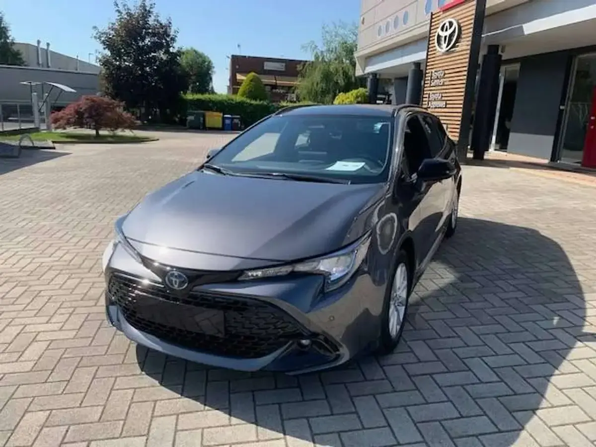 Nuova Toyota Corolla Active 140 CV (102 kW) 2026 Grigio Station wagon