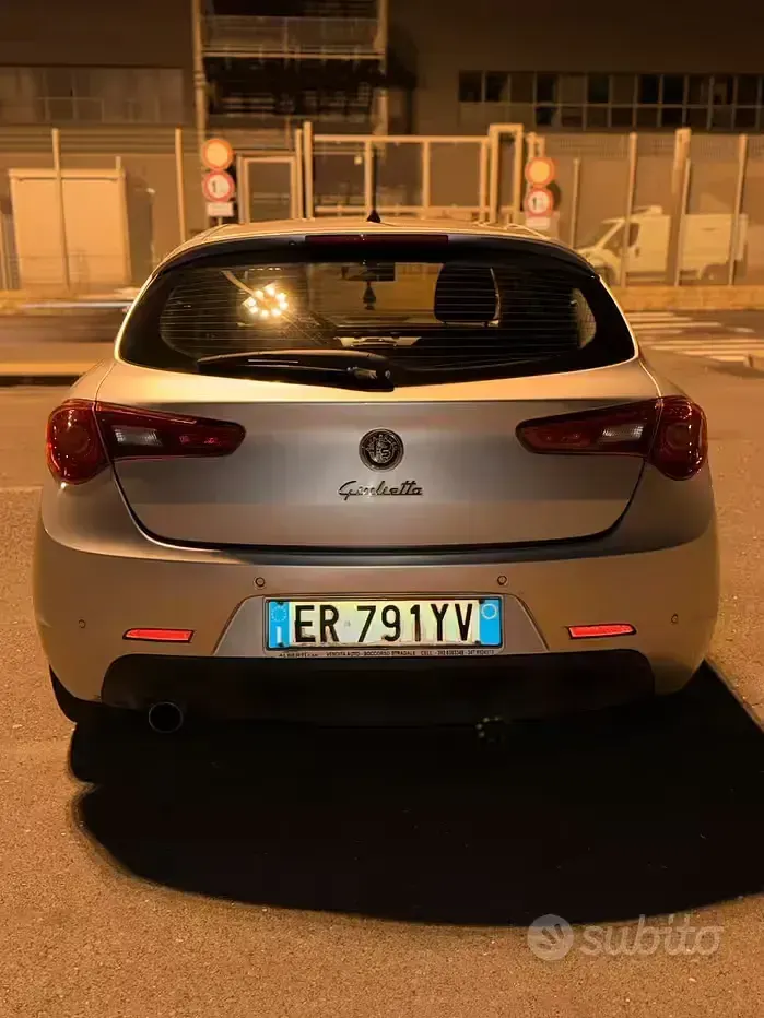 Usata Alfa Romeo Giulietta Distinctive 105 CV (77 kW) 2013 Grigio Utilitaria