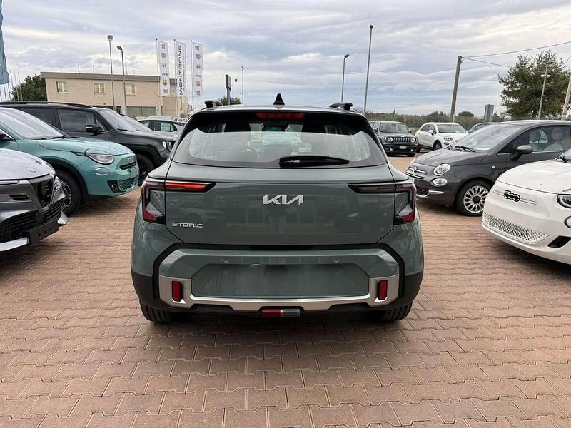 Nuova Kia Stonic Urban 101 CV (74 kW) 2026 Verde SUV
