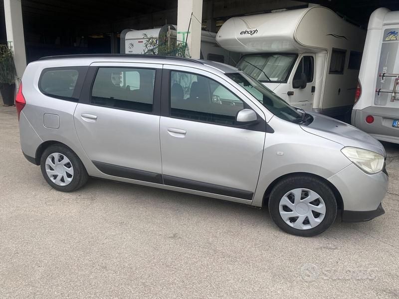 Usata Dacia Lodgy Lauréate 110 CV (80 kW) 2015 Argento Monovolume