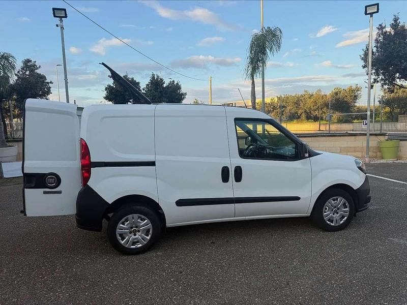 Usata Fiat Doblò Dynamic 84 CV (61 kW) 2021 Bianco Monovolume
