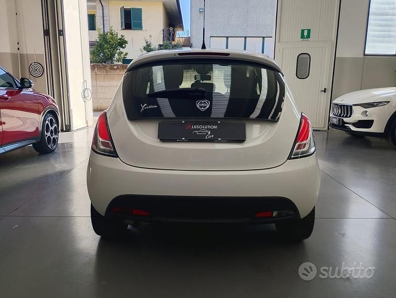 Usata Lancia Ypsilon 69 CV (50 kW) 2012 Bianco Utilitaria