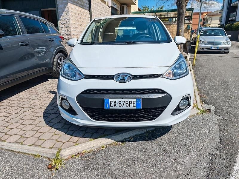 Usata Hyundai i10 Edition 87 CV (63 kW) 2015 Bianco Utilitaria