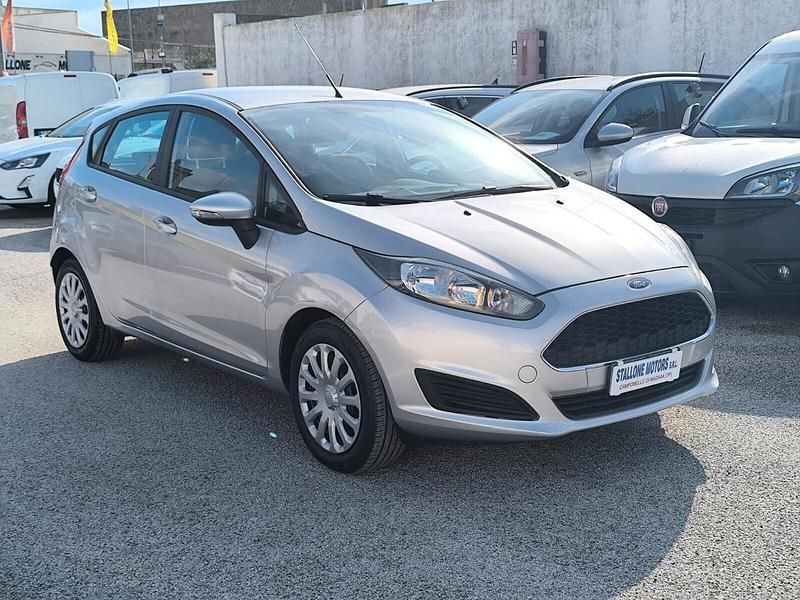 Usata Ford Fiesta 75 CV (55 kW) 2017 Argento Berlina