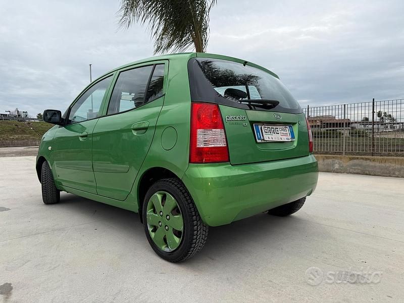 Usata Kia Picanto 65 CV (47 kW) 2005 Verde Utilitaria