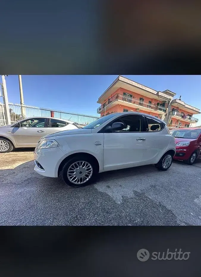 Usata Lancia Ypsilon Gold 95 CV (69 kW) 2016 Bianco Utilitaria