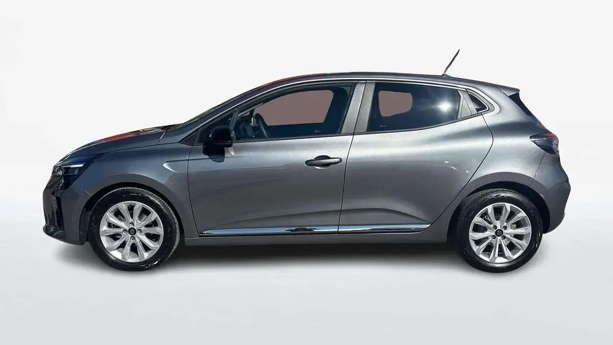 Käytetty Renault Clio V Evolution 91 HP (66 kW) 2024 Harmaa Sedan