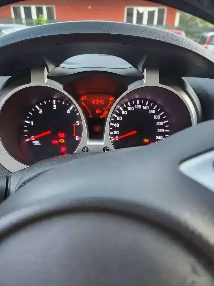 Usata Nissan Juke Visia 110 CV (80 kW) 2015 Rosso SUV