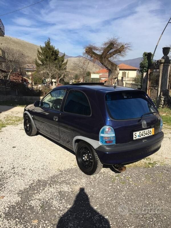 Usata Opel Corsa 65 CV (47 kW) 1998 Blu Utilitaria