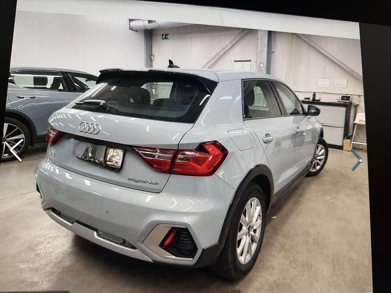 Grigio avio perlato Usata 2022 Audi A1 Sportback Ambiente Utilitaria | 16.900 € (Ottimo prezzo) - Immagine 1/4