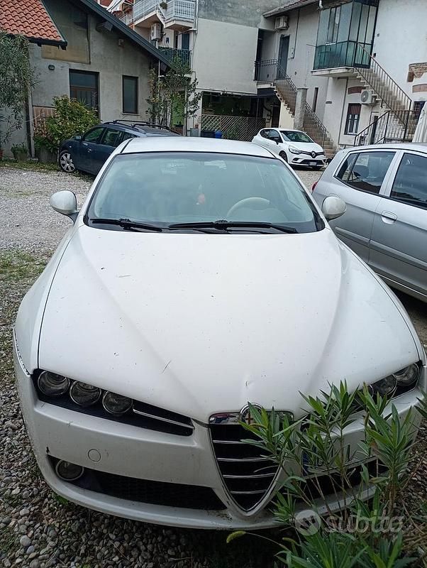 Usata 2008 Alfa Romeo 159 Station wagon | 2000 € - Immagine 1/4