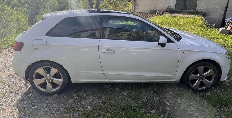 Usado Audi A3 Ambition 110 CV (80 kW) 2013 Blanco Coupe