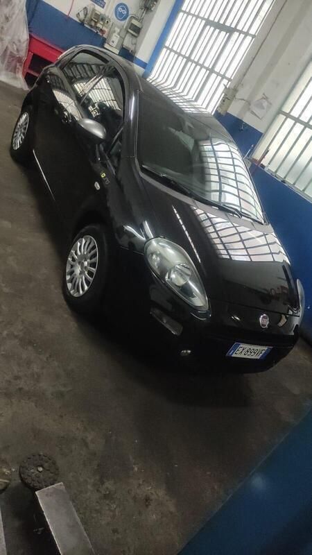 Usata Fiat Punto Street 77 CV (56 kW) 2014 Nero Utilitaria